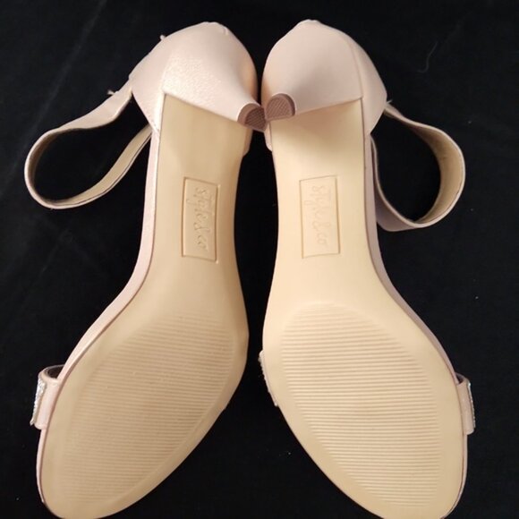 NEW SALE PRICED! Elegant Blush Heels with Lots of Bling NWT - Picture 6 of 8
